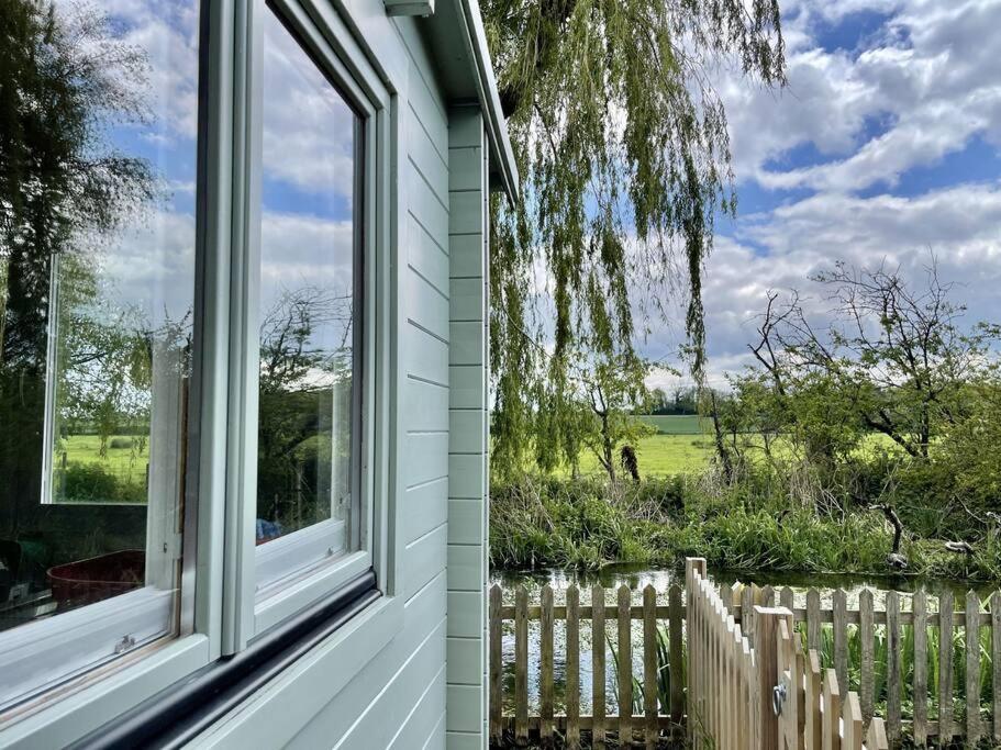 Willow Tree Lodge - Cosy Lodge In The Heart Of The Kent Countryside Littlebourne Exterior photo